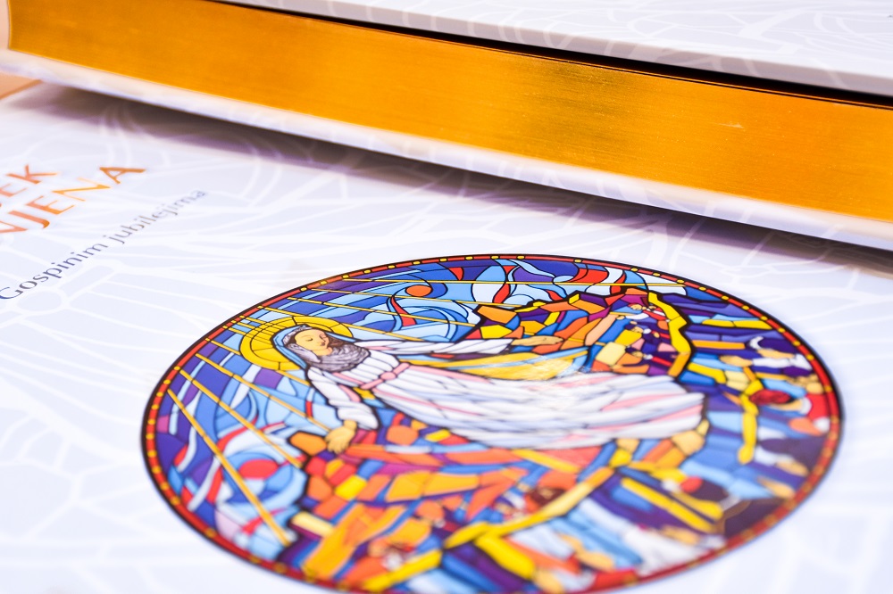 zauvijek okrunjena sm dva 9 5 21