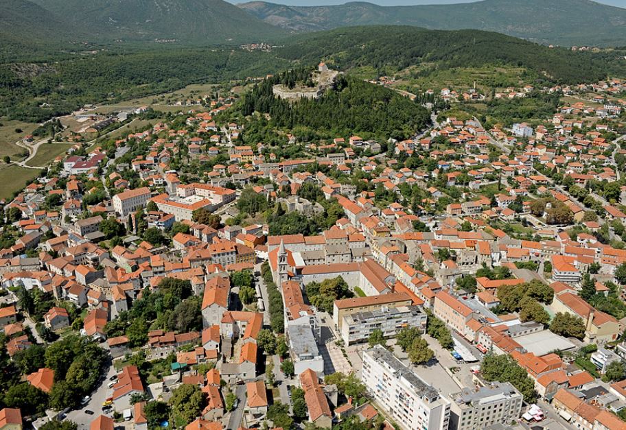 sinj
